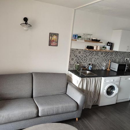 Studio 4 Personnes Avec Vue Sur Le Port Lägenhet Hyères Exteriör bild