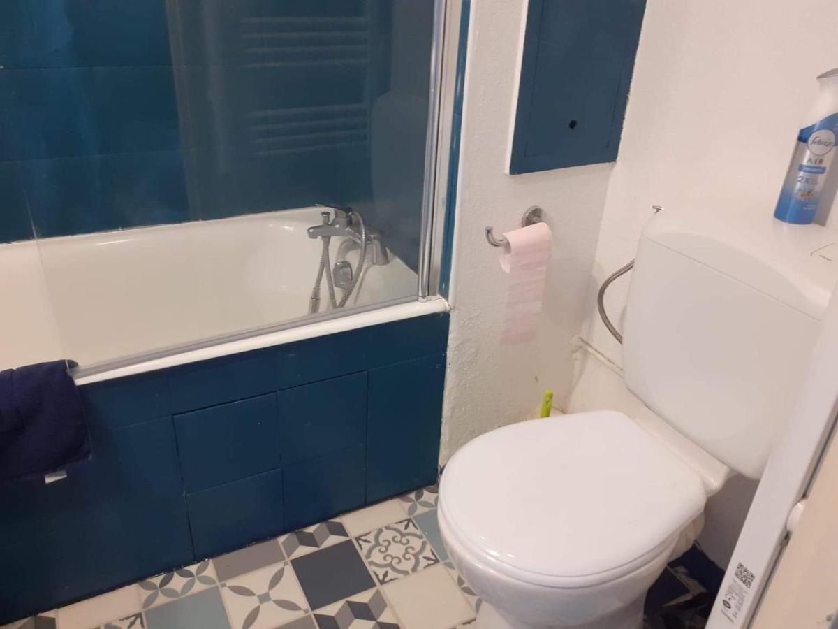 Studio 4 Personnes Avec Vue Sur Le Port Lägenhet Hyères Exteriör bild
