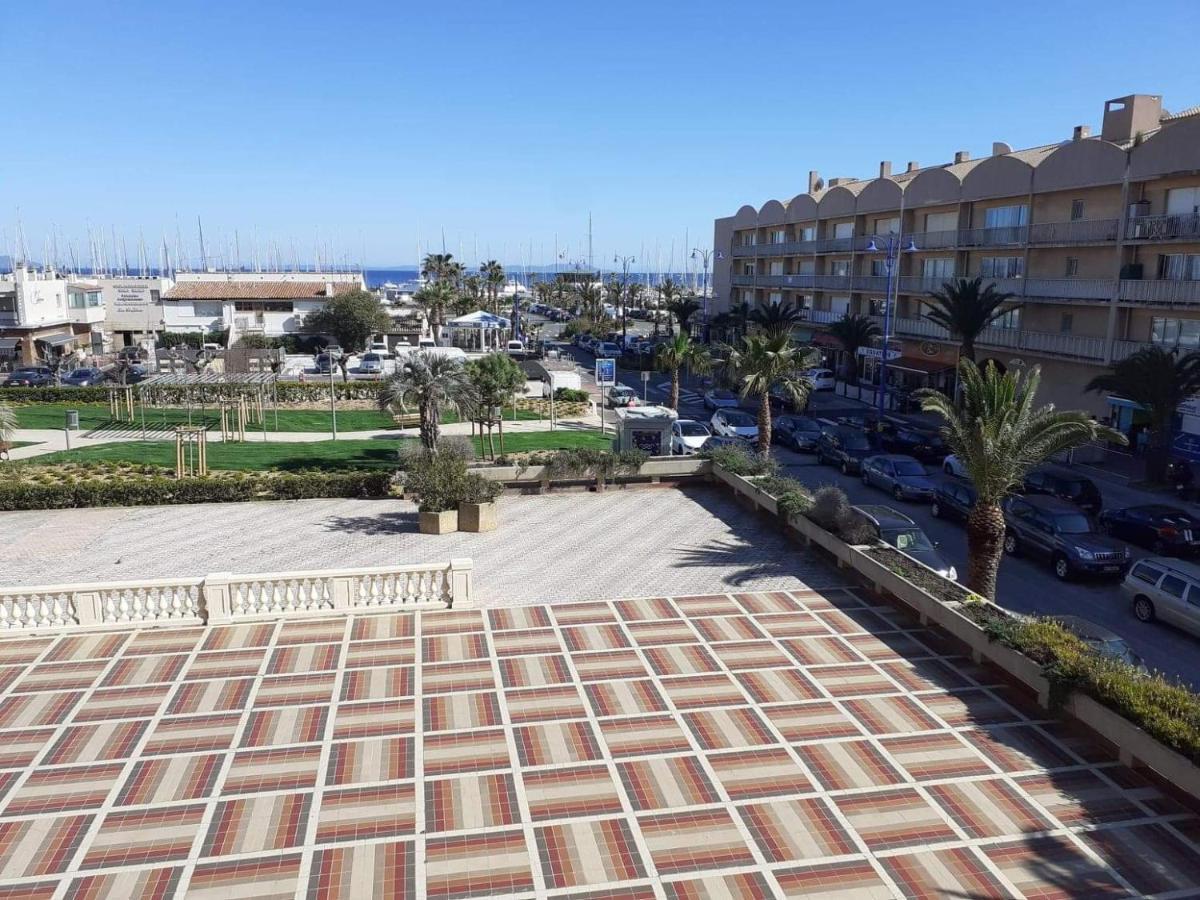 Studio 4 Personnes Avec Vue Sur Le Port Lägenhet Hyères Exteriör bild
