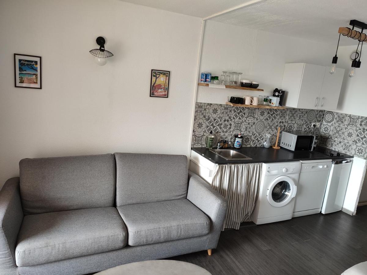 Studio 4 Personnes Avec Vue Sur Le Port Lägenhet Hyères Exteriör bild